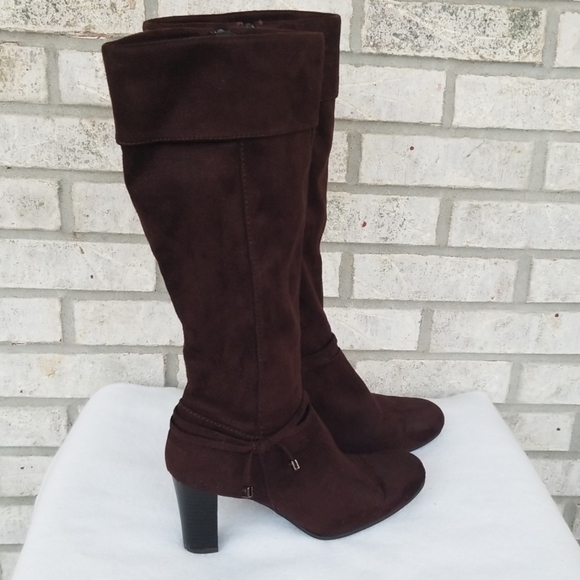 Predictions Shoes - Predictions brown suede boots Size 7 1/2